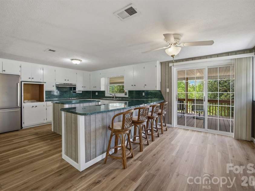 101 Regina Drive, Morganton, NC 28655.  MLS# CAR4369882, YatesRealty ID 16511. 