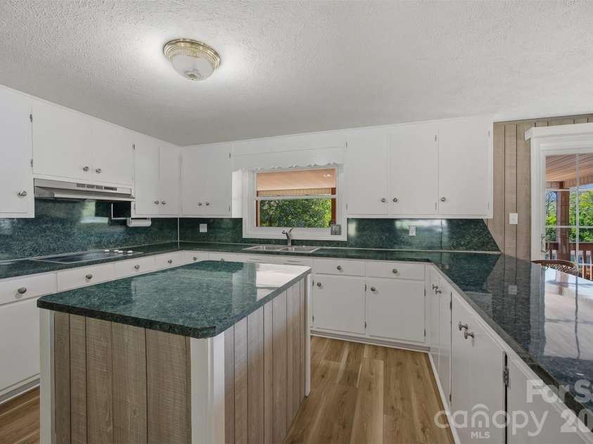 101 Regina Drive, Morganton, NC 28655.  MLS# CAR4369882, YatesRealty ID 16511. 