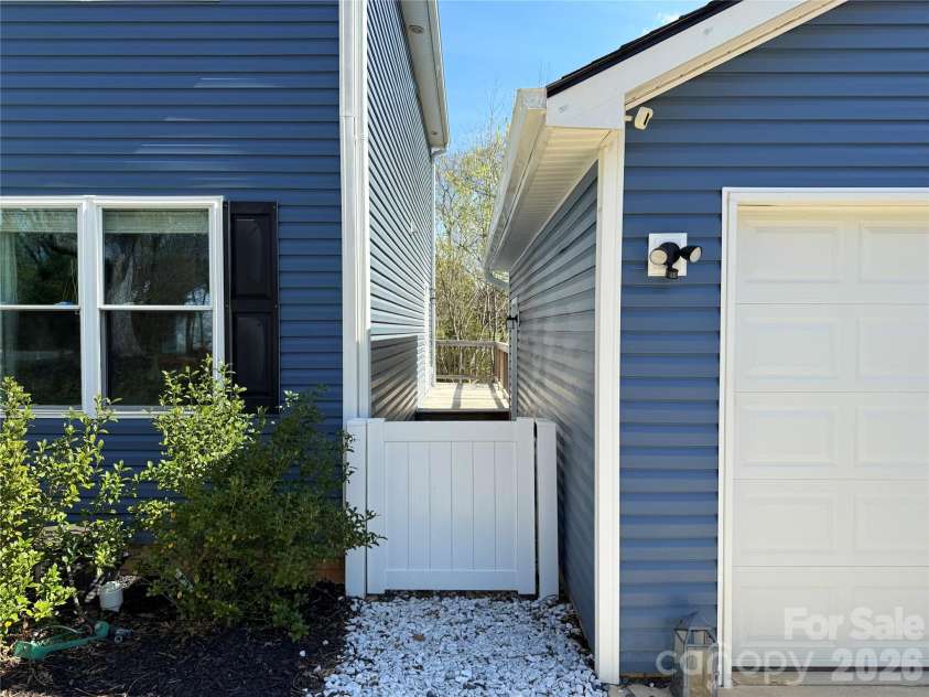 115 Old Meadowbrook Road, Mooresville, NC 28115.  MLS# CAR4360160, YatesRealty ID 16512. 