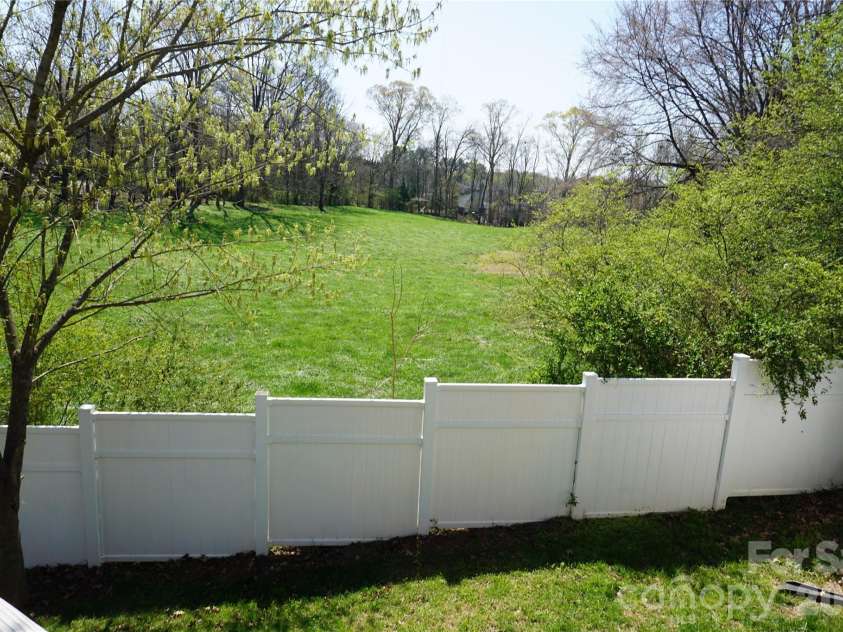 115 Old Meadowbrook Road, Mooresville, NC 28115.  MLS# CAR4360160, YatesRealty ID 16512. 