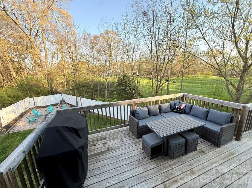115 Old Meadowbrook Road, Mooresville, NC 28115.  MLS# CAR4360160, YatesRealty ID 16512. 