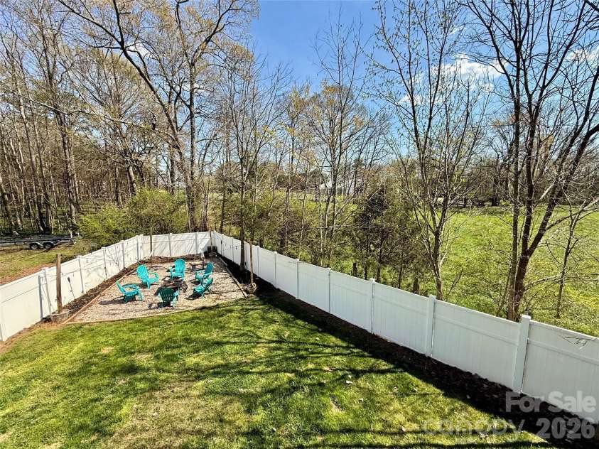 115 Old Meadowbrook Road, Mooresville, NC 28115.  MLS# CAR4360160, YatesRealty ID 16512. 