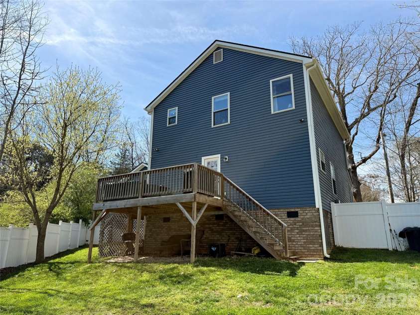 115 Old Meadowbrook Road, Mooresville, NC 28115.  MLS# CAR4360160, YatesRealty ID 16512. 