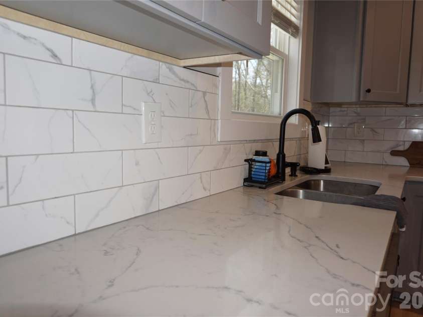 115 Old Meadowbrook Road, Mooresville, NC 28115.  MLS# CAR4360160, YatesRealty ID 16512. 