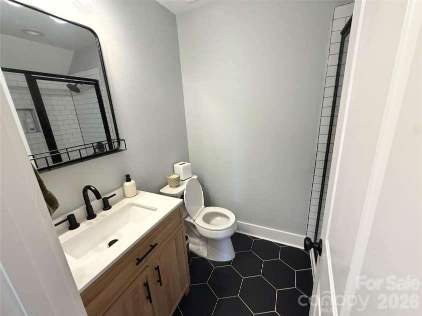 115 Old Meadowbrook Road, Mooresville, NC 28115.  MLS# CAR4360160, YatesRealty ID 16512. 