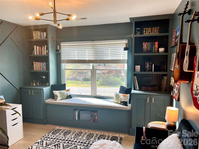 115 Old Meadowbrook Road, Mooresville, NC 28115.  MLS# CAR4360160, YatesRealty ID 16512. 