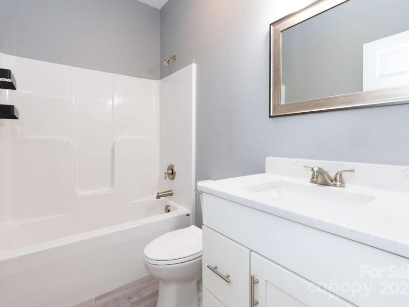 164 Marietta Street, Asheville, NC 28803.  MLS# CAR4284204, YatesRealty ID 16512. Bathroom 2