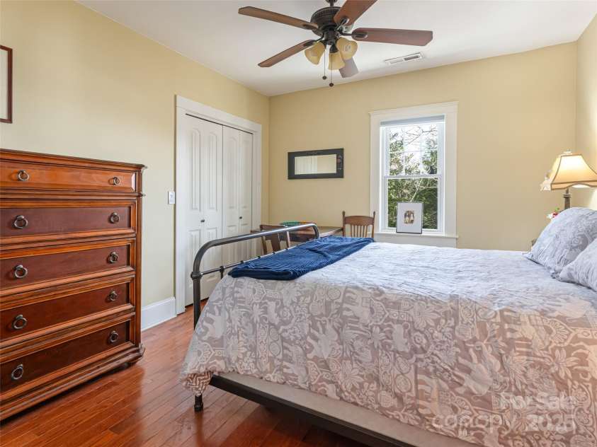 7 Temple Avenue, Asheville, NC 28804.  MLS# CAR4237775, YatesRealty ID 16513. 