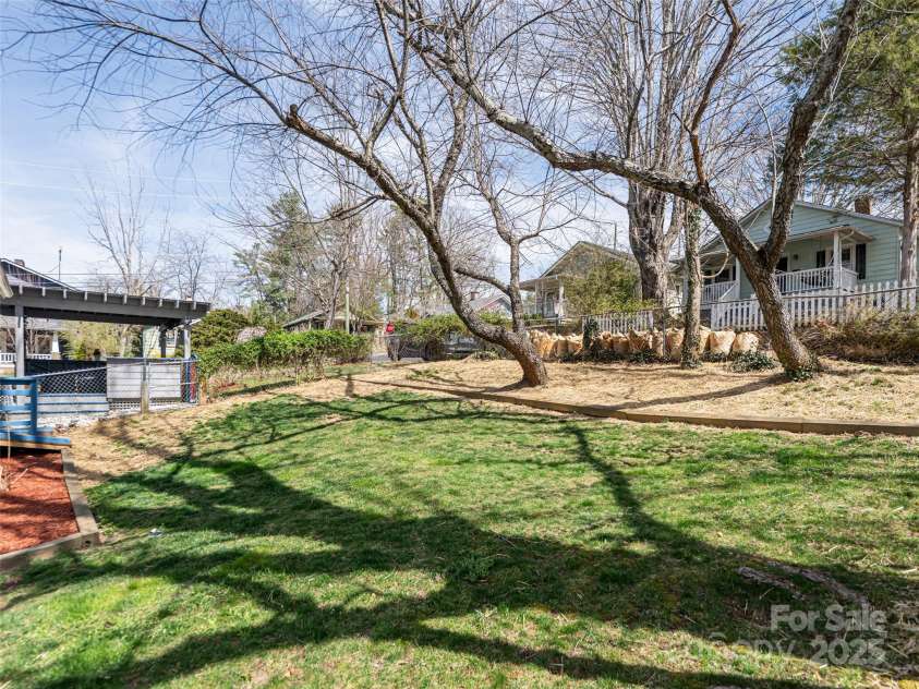 7 Temple Avenue, Asheville, NC 28804.  MLS# CAR4237775, YatesRealty ID 16513. 