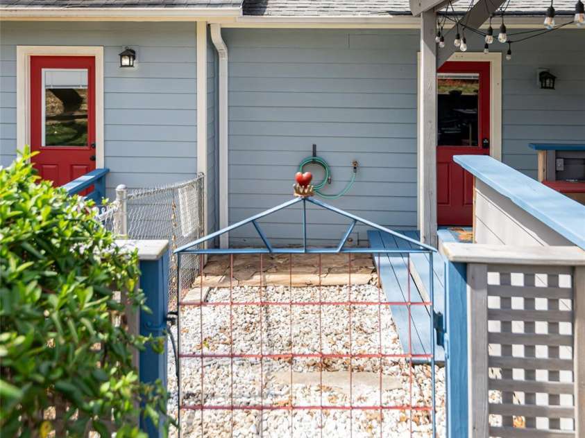 7 Temple Avenue, Asheville, NC 28804.  MLS# CAR4237775, YatesRealty ID 16513. Entrance to fenced in back yard. 