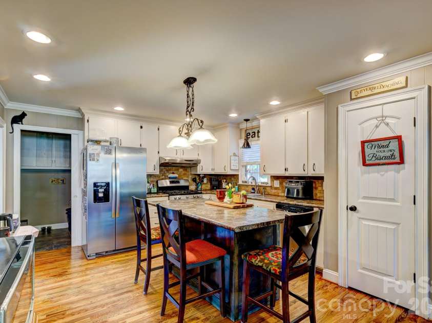 113 Delview Drive, Cherryville, NC 28021.  MLS# CAR4374668, YatesRealty ID 16514. 