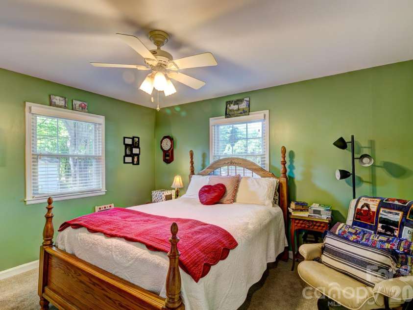 113 Delview Drive, Cherryville, NC 28021.  MLS# CAR4374668, YatesRealty ID 16514. 