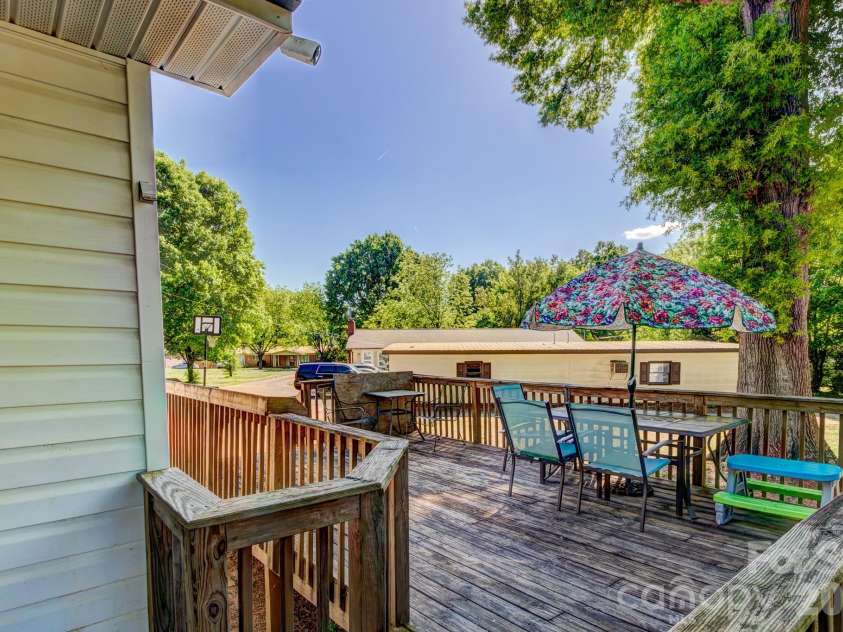 113 Delview Drive, Cherryville, NC 28021.  MLS# CAR4374668, YatesRealty ID 16514. 