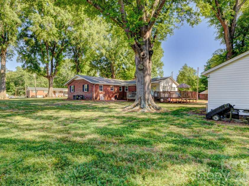 113 Delview Drive, Cherryville, NC 28021.  MLS# CAR4374668, YatesRealty ID 16514. 