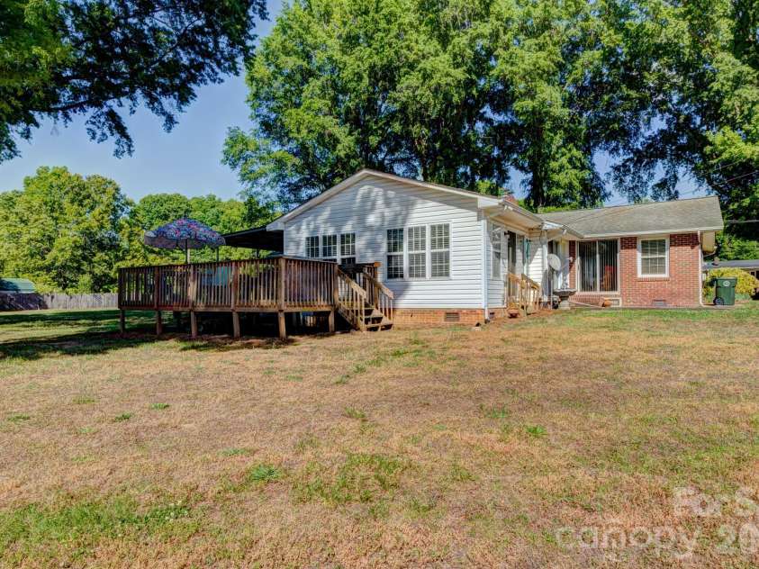 113 Delview Drive, Cherryville, NC 28021.  MLS# CAR4374668, YatesRealty ID 16514. 