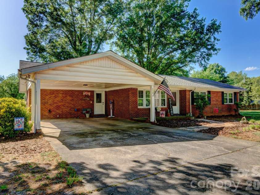 113 Delview Drive, Cherryville, NC 28021.  MLS# CAR4374668, YatesRealty ID 16514. 
