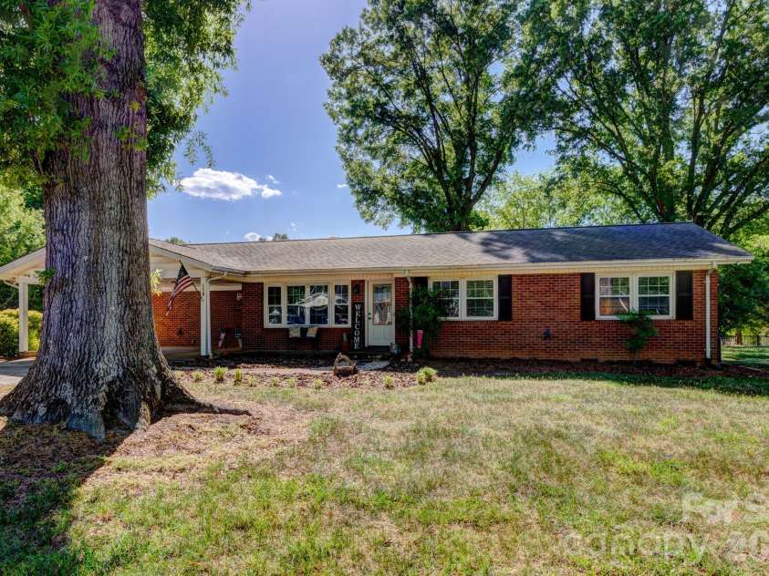 113 Delview Drive, Cherryville, NC 28021.  MLS# CAR4374668, YatesRealty ID 16514. 
