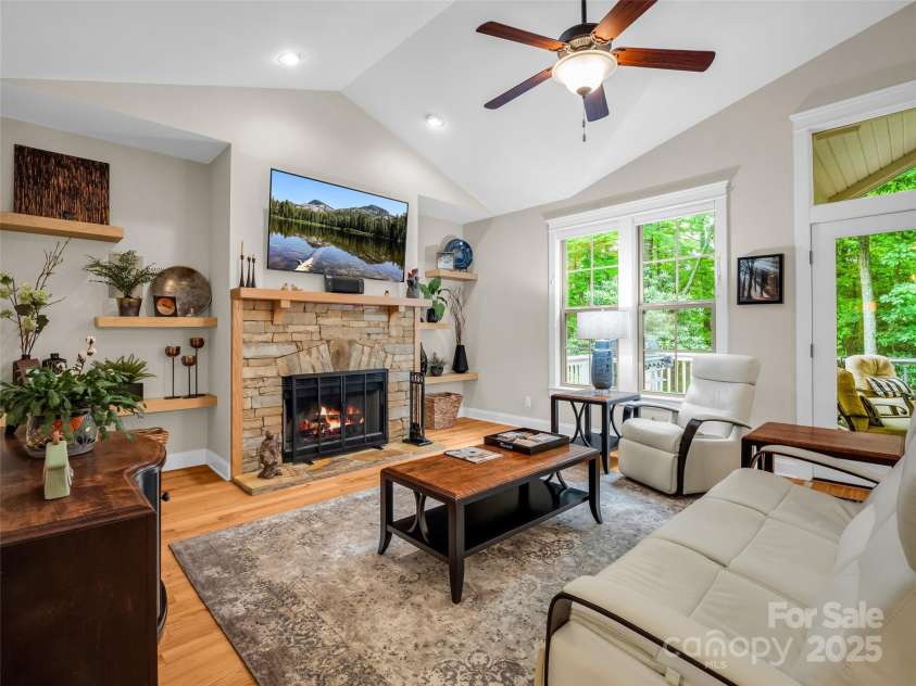 349 Monarch Road, Hendersonville, NC 28739.  MLS# CAR4242152, YatesRealty ID 16514. 