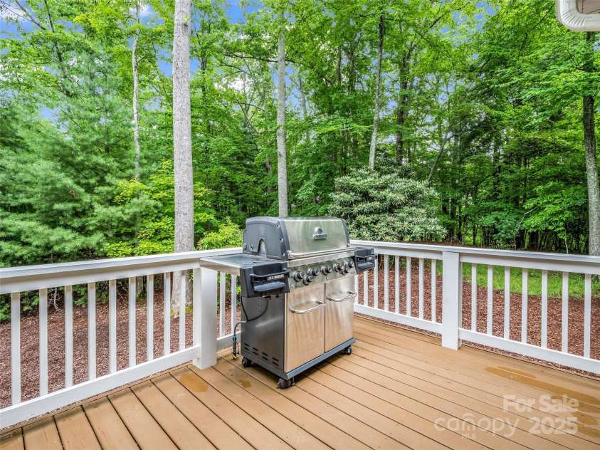 349 Monarch Road, Hendersonville, NC 28739.  MLS# CAR4242152, YatesRealty ID 16514. 