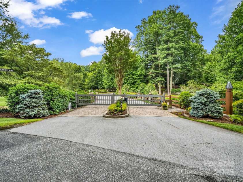 349 Monarch Road, Hendersonville, NC 28739.  MLS# CAR4242152, YatesRealty ID 16514. 