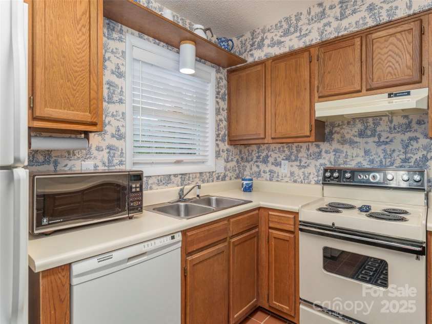 187 Tri Vista Drive, Lake Junaluska, NC 28745.  MLS# CAR4244085, YatesRealty ID 16515. 