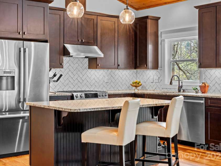 16 Sugarland Ridge Trail, Fairview, NC 28730.  MLS# CAR4245510, YatesRealty ID 16516. 