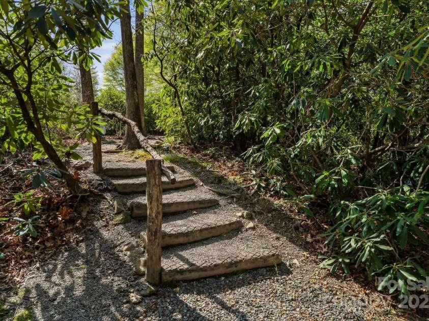 16 Sugarland Ridge Trail, Fairview, NC 28730.  MLS# CAR4245510, YatesRealty ID 16516. 