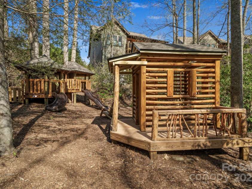 16 Sugarland Ridge Trail, Fairview, NC 28730.  MLS# CAR4245510, YatesRealty ID 16516. 