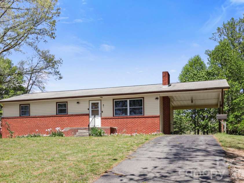 41 Hartshorn Drive, Candler, NC 28715.  MLS# CAR4372470, YatesRealty ID 16516. 