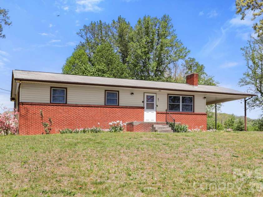 41 Hartshorn Drive, Candler, NC 28715.  MLS# CAR4372470, YatesRealty ID 16516. 