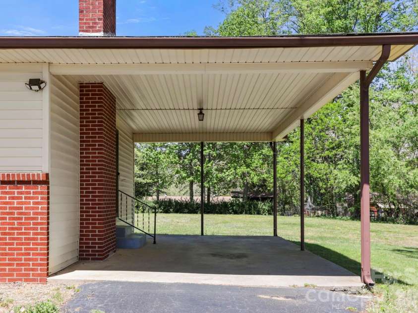 41 Hartshorn Drive, Candler, NC 28715.  MLS# CAR4372470, YatesRealty ID 16516. 