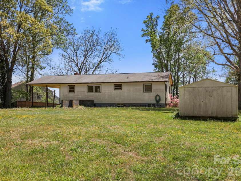 41 Hartshorn Drive, Candler, NC 28715.  MLS# CAR4372470, YatesRealty ID 16516. 