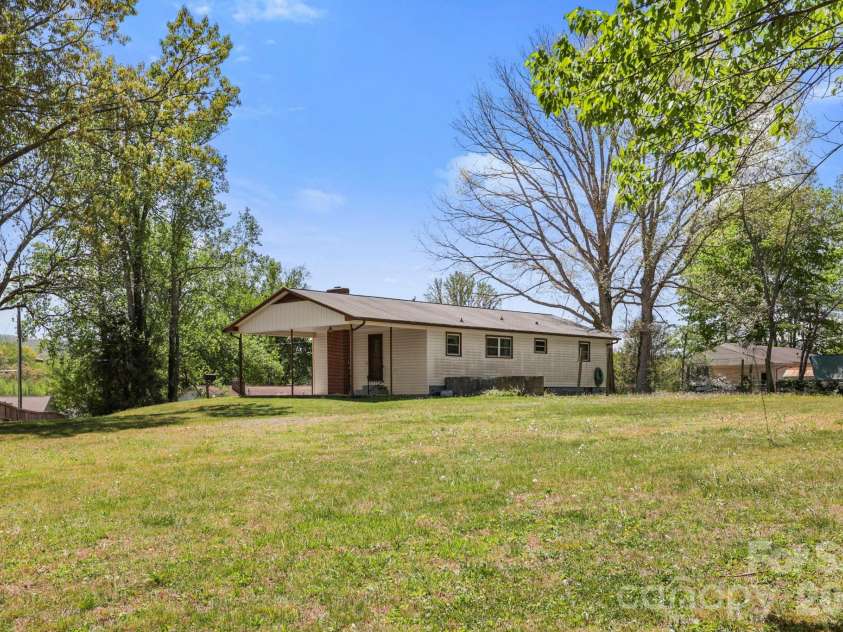 41 Hartshorn Drive, Candler, NC 28715.  MLS# CAR4372470, YatesRealty ID 16516. 