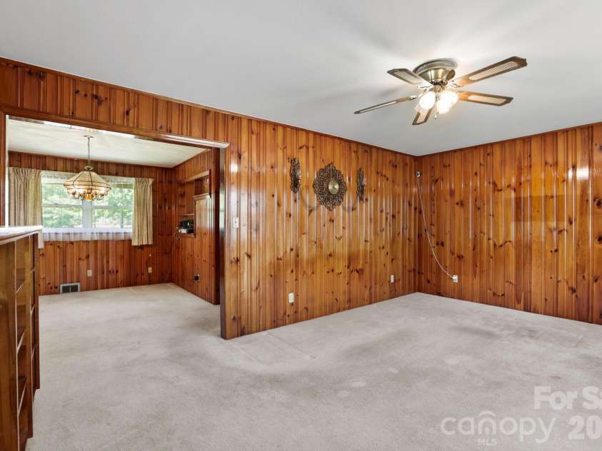 41 Hartshorn Drive, Candler, NC 28715.  MLS# CAR4372470, YatesRealty ID 16516. 