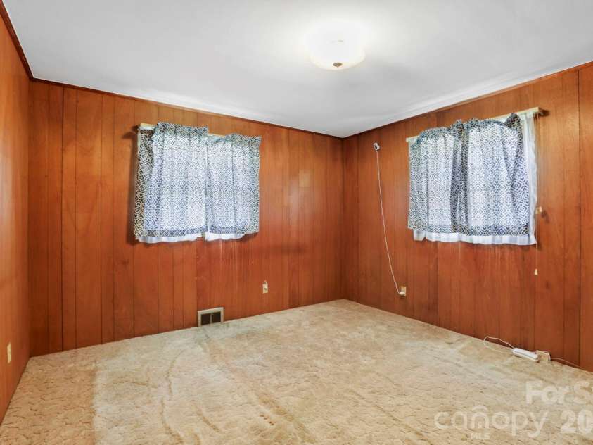 41 Hartshorn Drive, Candler, NC 28715.  MLS# CAR4372470, YatesRealty ID 16516. 
