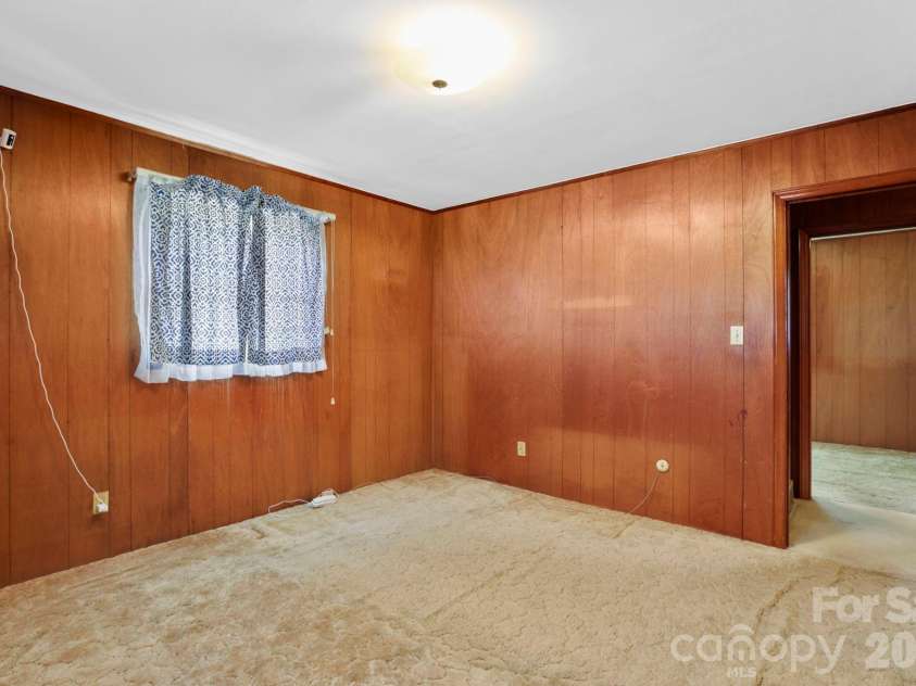 41 Hartshorn Drive, Candler, NC 28715.  MLS# CAR4372470, YatesRealty ID 16516. 