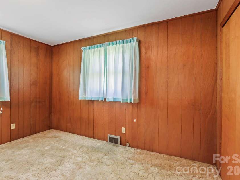 41 Hartshorn Drive, Candler, NC 28715.  MLS# CAR4372470, YatesRealty ID 16516. 