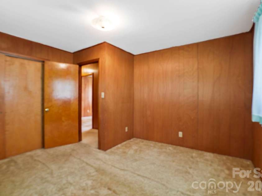 41 Hartshorn Drive, Candler, NC 28715.  MLS# CAR4372470, YatesRealty ID 16516. 