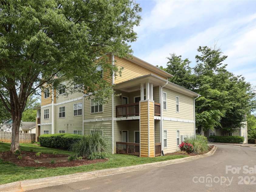 3937 Arbor Lane, Charlotte, NC 28209.  MLS# CAR4248343, YatesRealty ID 16518. 