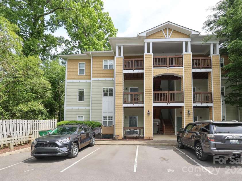 3937 Arbor Lane, Charlotte, NC 28209.  MLS# CAR4248343, YatesRealty ID 16518. 