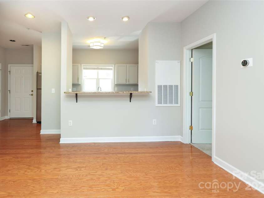 3937 Arbor Lane, Charlotte, NC 28209.  MLS# CAR4248343, YatesRealty ID 16518. 
