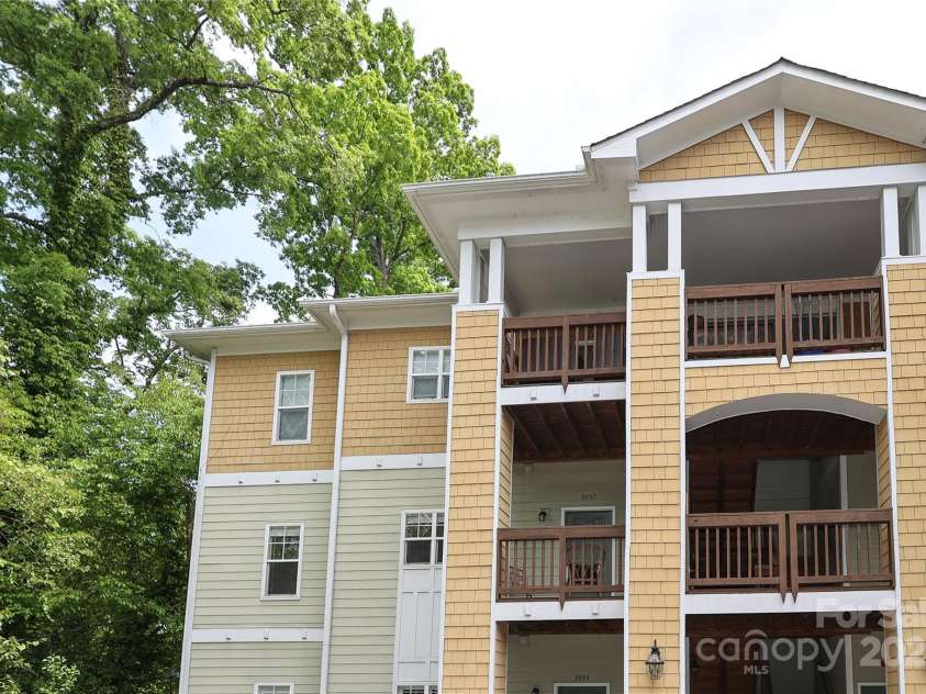 3937 Arbor Lane, Charlotte, NC 28209.  MLS# CAR4248343, YatesRealty ID 16518. 