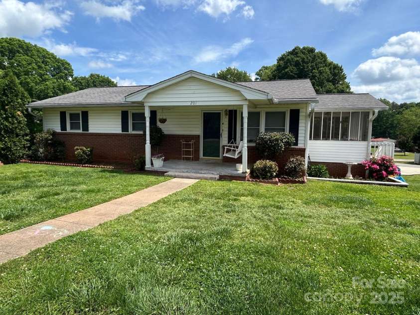 201 Mitchell Street, Belmont, NC 28012.  MLS# CAR4249439, YatesRealty ID 16519. 