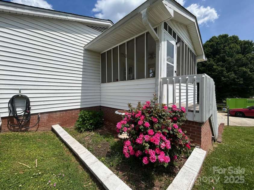 201 Mitchell Street, Belmont, NC 28012.  MLS# CAR4249439, YatesRealty ID 16519. 