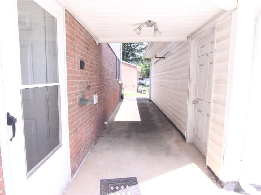 201 Mitchell Street, Belmont, NC 28012.  MLS# CAR4249439, YatesRealty ID 16519. 