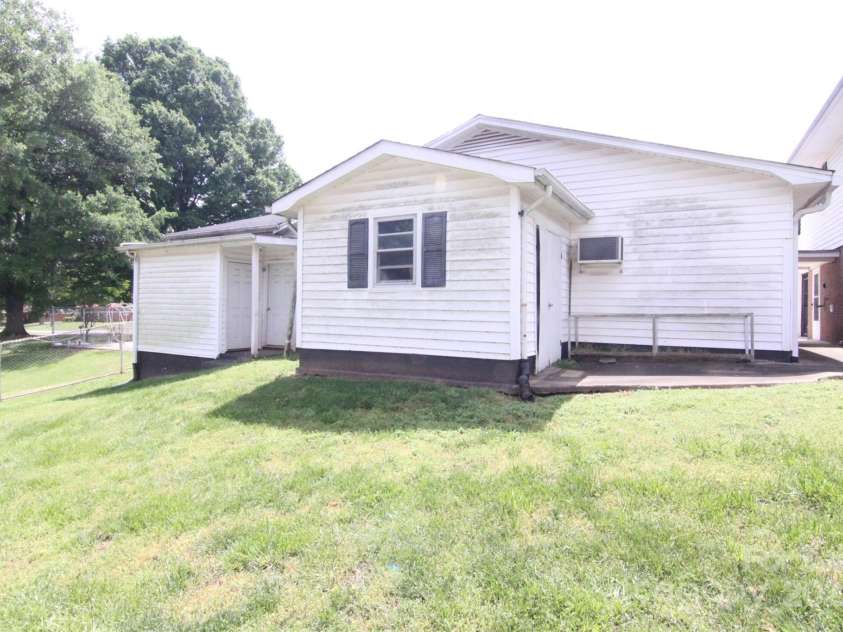 201 Mitchell Street, Belmont, NC 28012.  MLS# CAR4249439, YatesRealty ID 16519. 