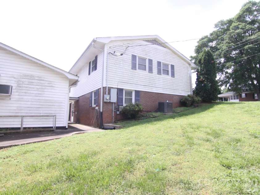 201 Mitchell Street, Belmont, NC 28012.  MLS# CAR4249439, YatesRealty ID 16519. 