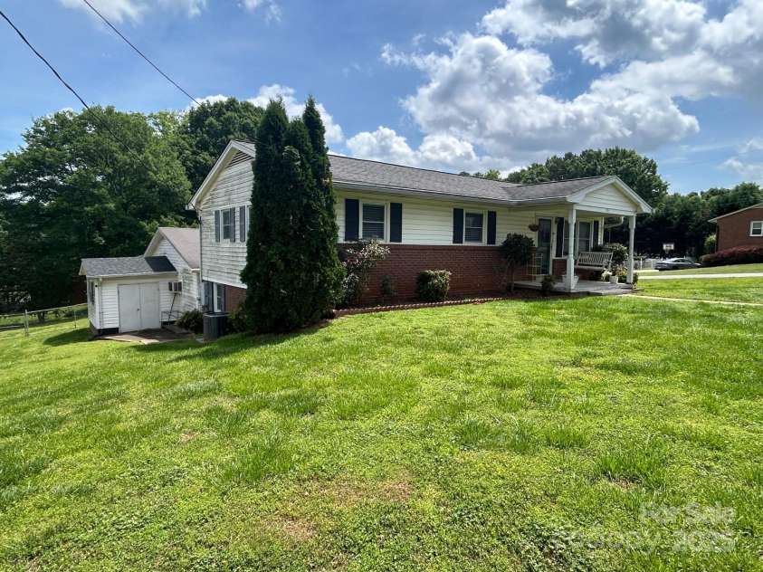 201 Mitchell Street, Belmont, NC 28012.  MLS# CAR4249439, YatesRealty ID 16519. 