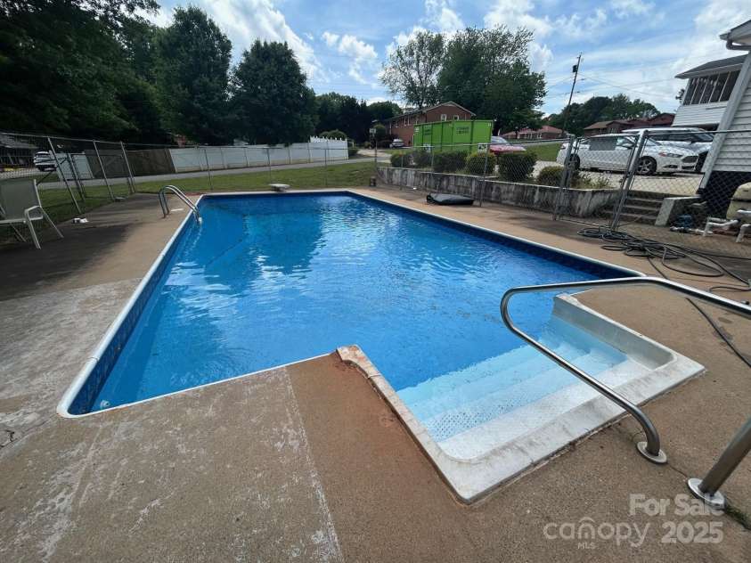 201 Mitchell Street, Belmont, NC 28012.  MLS# CAR4249439, YatesRealty ID 16519. 