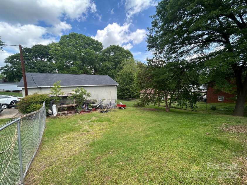 201 Mitchell Street, Belmont, NC 28012.  MLS# CAR4249439, YatesRealty ID 16519. 